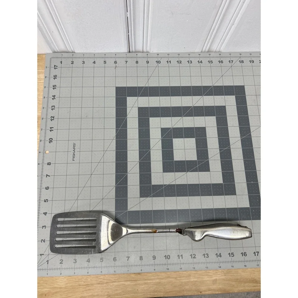 EZ Easy Flip Spatula 17in Silver Spring Loaded Mechanical Squeeze‎ Handle